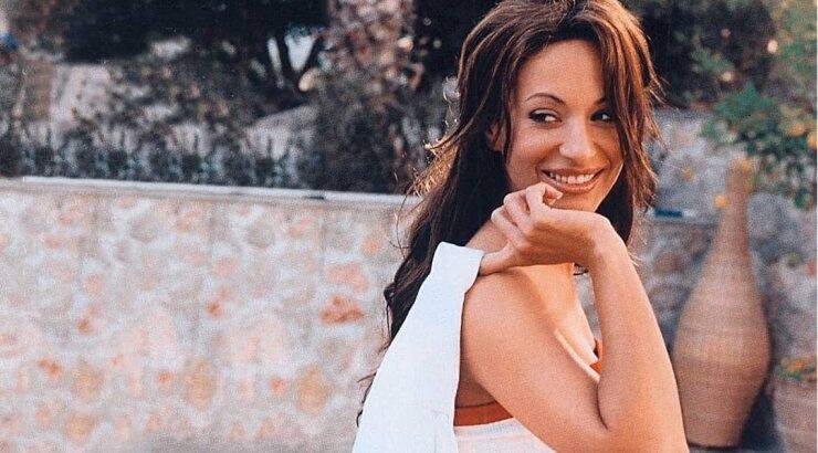 Δείτε τη Μάρω Λύτρα να ποζάρει στα 50 της χωρίς ίχνος μακιγιάζ [εικόνες]