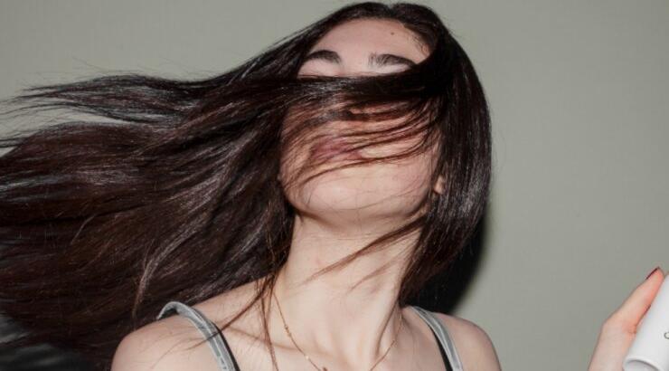 DIY μάσκα για να μακρύνουν τα μαλλιά σας