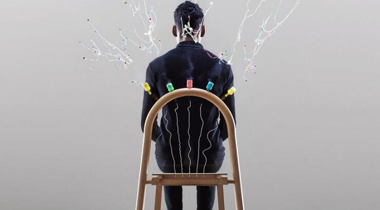 Μια καρέκλα με… μικρές εκρήξεις