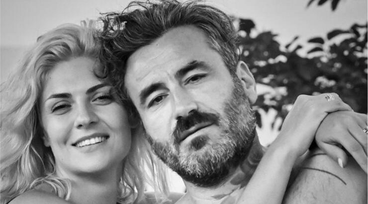 Γιώργος Μαυρίδης: Γιόρτασε τα γενέθλια της συντρόφου του μαζί με τον γιο της [εικόνες & βίντεο]