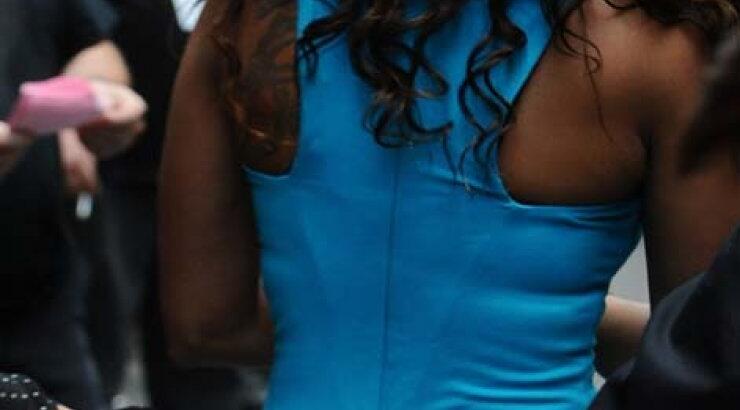 Ποιος χουφτώνει την Mel B;