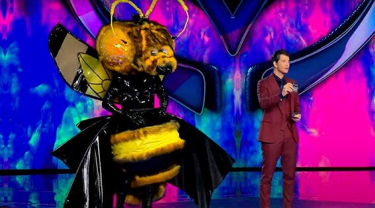 The Masked Singer: Αποχώρησε η “Μέλισσα” – Ποιος γνωστός τραγουδιστής βρισκόταν πίσω από τη μάσκα;