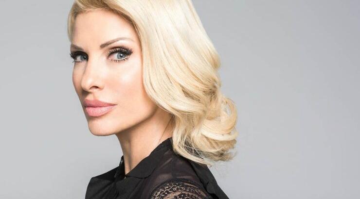 Ελένη Μενεγάκη: Οι αρετουσάριστες φωτογραφίες που φανερώνουν το πραγματικό της σώμα!