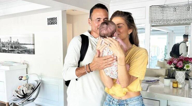 Maria Menounos: Το χαριτωμένο post με την κόρη και τον σύζυγό της - Της τράβαγε τα μαλλιά η μικρή Αθηνά [εικόνες]