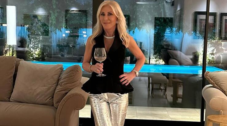 Πως ακολουθούν το metallic trend οι fashionistas του νησιού