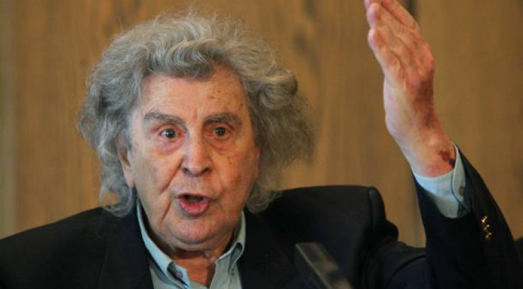 Στο νοσοκομείο ο Μίκης Θεοδωράκης