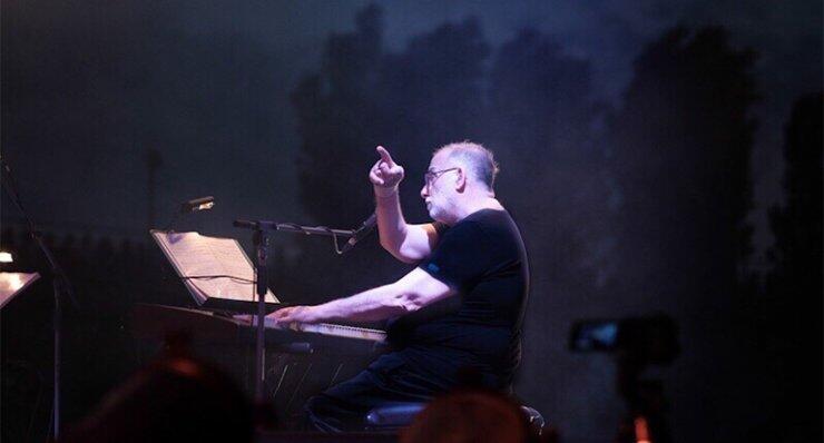 "Έφυγε" ο Θάνος Μικρούτσικος