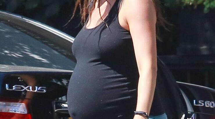 Mila Kunis: Από μέρα σε μέρα γεννάει [εικόνες]