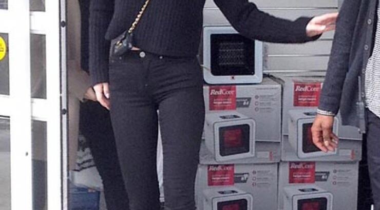 Η Miley Cyrus νοικοκυρεύεται [φωτογραφίες]