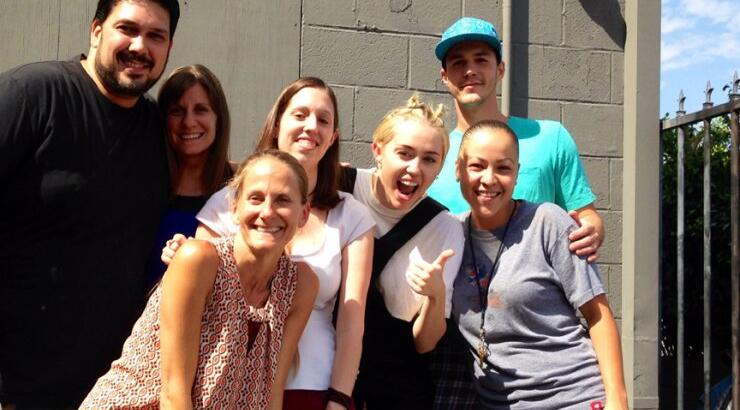 Μάθετε με ποιον πήγε η Miley Cyrus στα MTV Awards! [εικόνες]