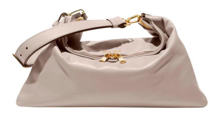 Cloud: Η νέα It bag του οίκου Miu Miu 