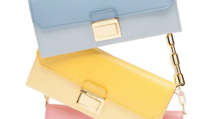 Οι μοντέρνες τσάντες του οίκου Miu Miu
