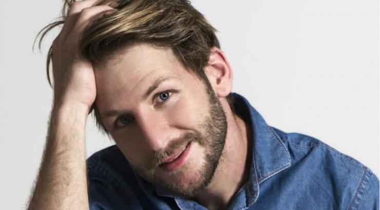 Μιχάλης Ηλιάδης: Ο γνωστός κομμωτής μας έδειξε δυο κτενίσματα που μπορούμε να κάνουμε μόνες στο σπίτι