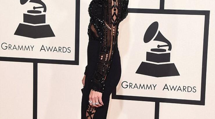 Κρίμα: Η τρομακτικά αδύνατη σιλουέτα της star ξεσήκωσε θύελλα αντιδράσεων στα Grammys