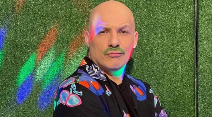 Ο Νίκος Μουτσινάς μας ξεναγεί στο studio του "Καλό Μεσημεράκι" [βίντεο]