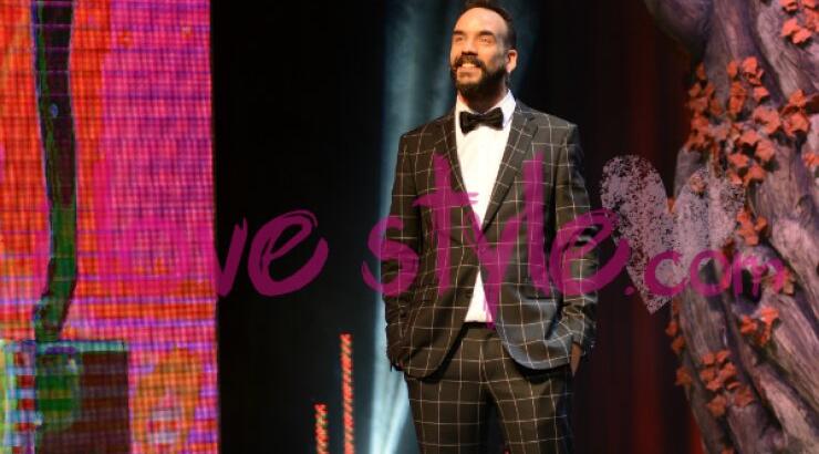 Ο Πάνος Μουζουράκης τρολάρει τον Σάκη Ρουβά στη σκηνή των "Madame Figaro Γυναίκες της χρονιάς 2016"