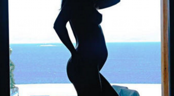 Επώνυμη έγκυος για πρώτη φορά και απολαμβάνει διακοπές στη Μύκονο!