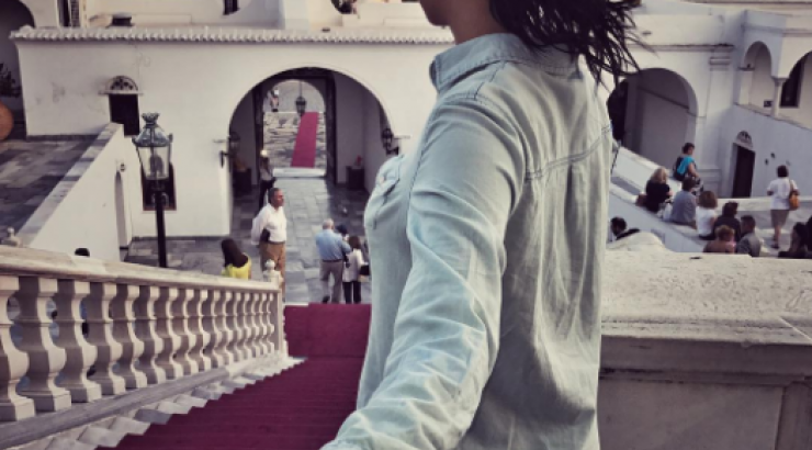 Επώνυμο ζευγάρι ετοιμάζεται σύντομα να ανέβει τα σκαλιά της εκκλησίας!