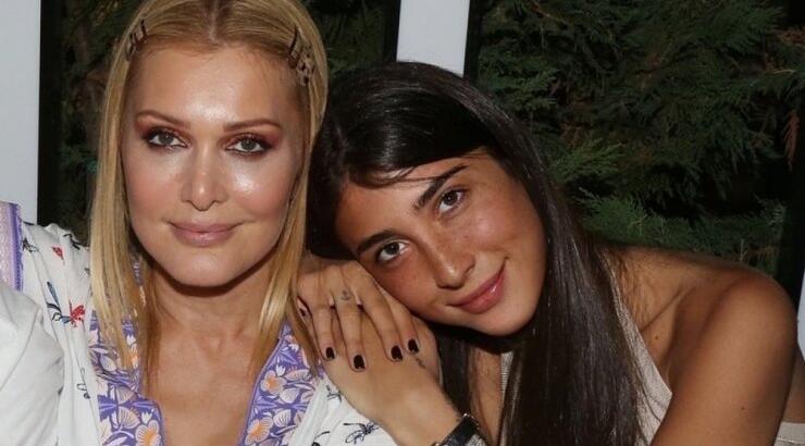 Νατάσα Θεοδωρίδου: Η κόρη της, Χριστιάνα φόρεσε ρούχο της από τα 90s! [εικόνες]