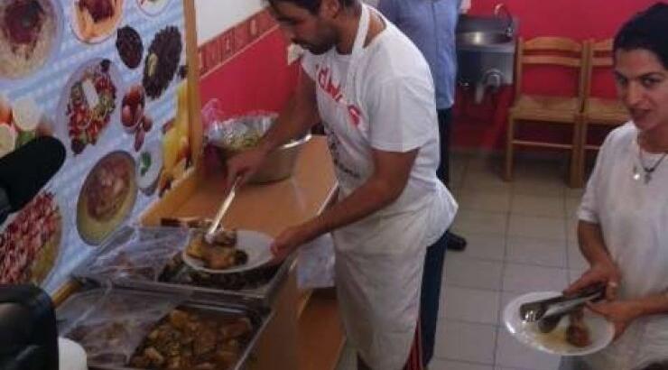 Mάρκος Παγδατής: Μαγείρεψε σε μικρά παιδιά στην Σωτήρα