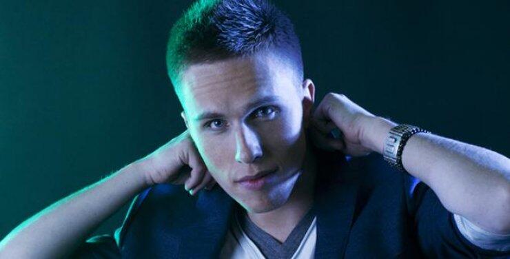 O DJ Nicky Romero πάει... παραλία Μακένζι