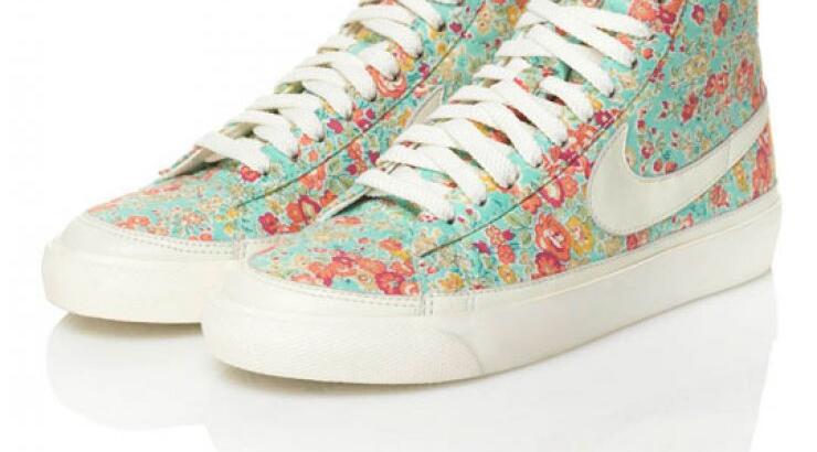 Funky sneakers από τη Nike και το Liberty