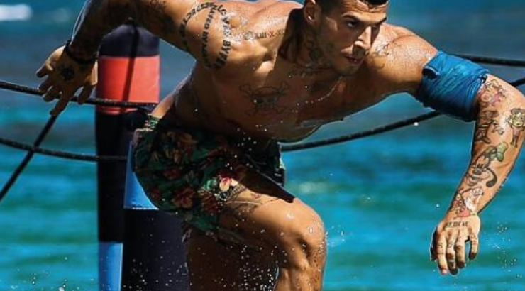 Νικόλας Αγόρου: Οι gay φωτογραφίες του και το δημοσιεύμα που τον "καίει" 