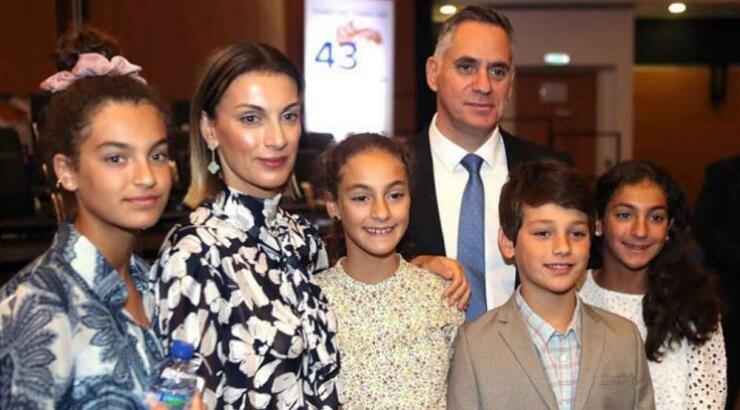 Γιώτα Παπαδοπούλου: Τα υπέροχα κόκκινα τριαντάφυλλα που της χάρισαν τα παιδιά της για τα γενέθλιά της!