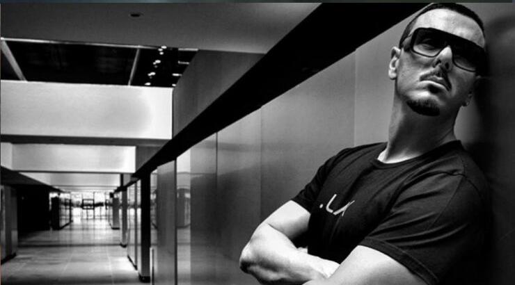 Ο Νίκος Βουρλιώτης μας δείχνει για πρώτη φορά την κορούλα του!