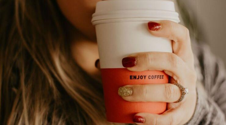 Δέκα εντυπωσιακά σχέδια για τα νύχια σου αυτές τις γιορτές 