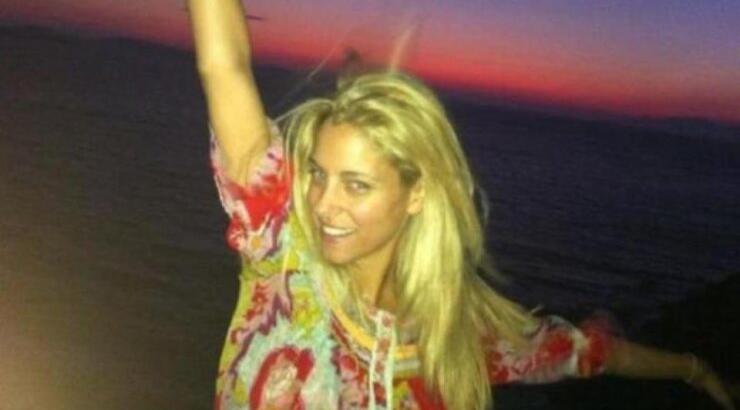 Η Δούκισσα Νομικού στην παραλία 