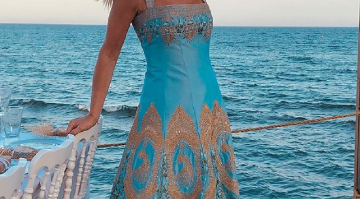 Νόνη Κυπριανού: Ανέβηκε στα τραπέζια διασκεδάζοντας σε μαγαζί του Πρωταρά!