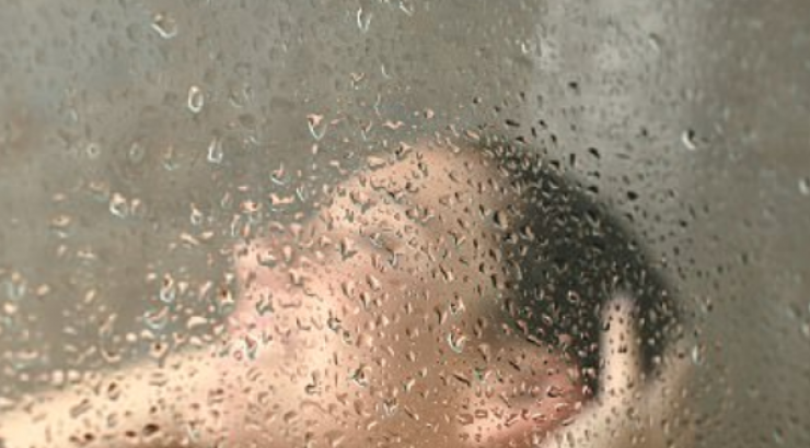 Το βραδινό ντους είναι καλύτερο για το δέρμα παρά το πρωινό!