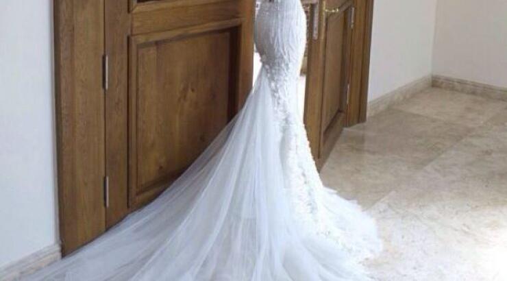 Επιλέξτε νυφικό με ουρά 