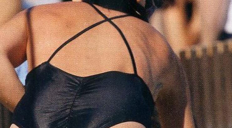 Έβαλε το ολόσωμο μαγιό της και τρέλανε κόσμο στη Μύκονο 