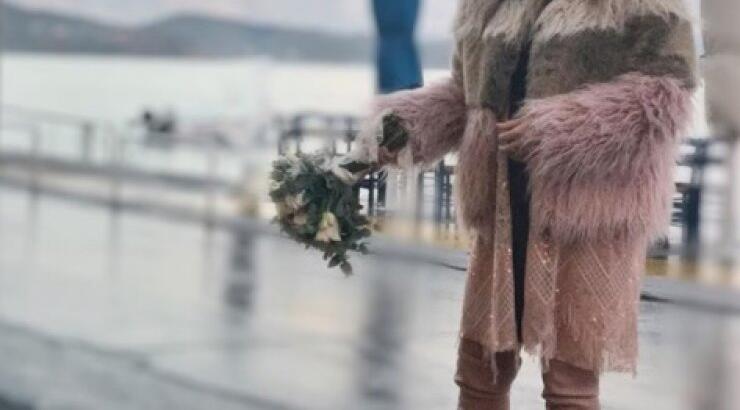 Η Αθηνά Οικονομάκου αποκαλύπτει για πρώτη φορά την ηχηρή απουσία στο γάμο της με το Φίλιππο Μιχόπουλο