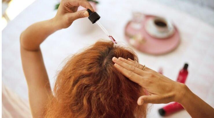 Ελαιόλαδο στα μαλλιά: Πώς θα το χρησιμοποιήσεις σωστά για υπέροχη φυσική ενυδάτωση