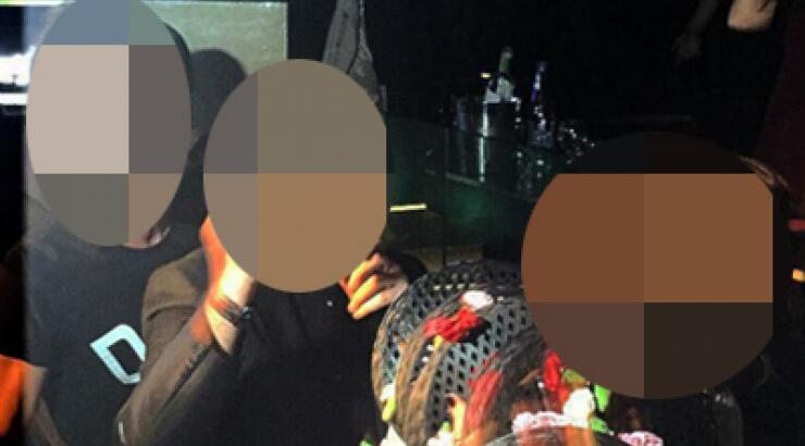 Η Κύπρια επώνυμη που την "έλουσαν" στα γαρύφαλλα 