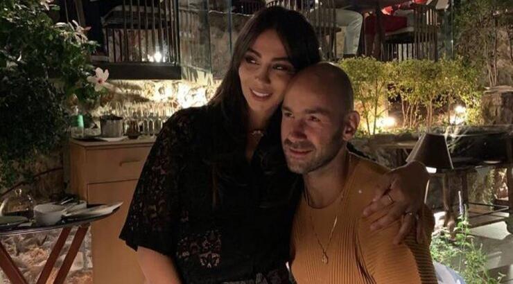 Σπανούλης – Χοψονίδου: Συγκινημένοι με τους οπαδούς του Ολυμπιακού έξω από το σπίτι τους! [βίντεο]