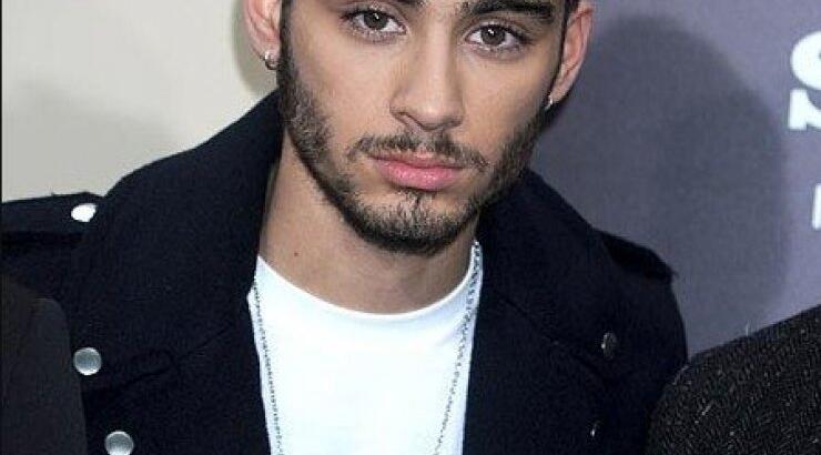 Θα τρελαθούν τα κορίτσια: Χάκερ έβγαλε στην φόρα ολόγυμνο γοητευτικό τραγουδιστή