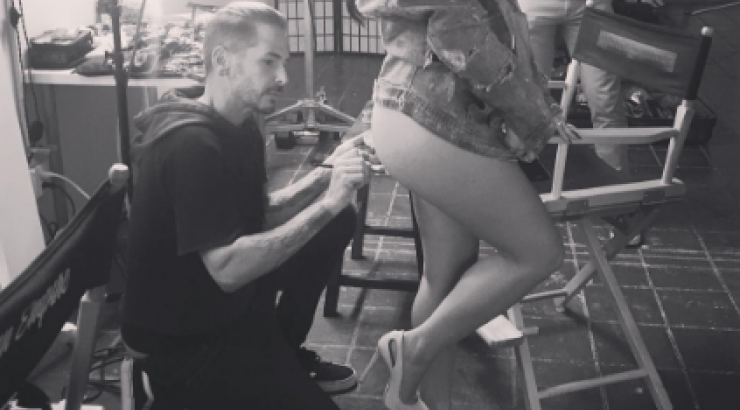 Πασίγνωστη ηθοποιός έκανε μακιγιάζ… στα οπίσθια!