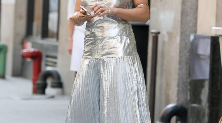 Το εξωγήινο ντύσιμο της Rita Ora [εικόνες]