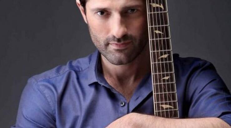 Όθωνας Μεταξάς: Δείτε την κούκλα σύντροφό του! [εικόνες]