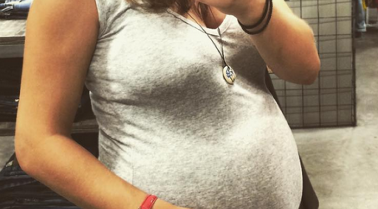 Η φουσκωμένη κοιλίτσα συζύγου Έλληνα ηθοποιού!