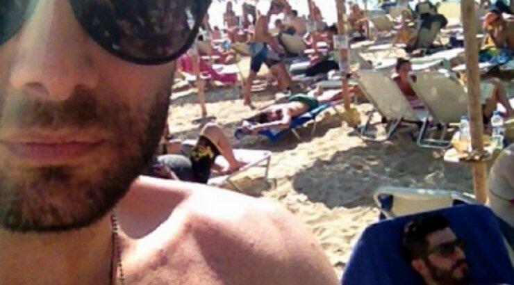Παναγιώτης Μπουγιούρης: Στην παραλία με τους φίλους του