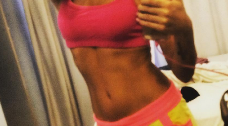 Κύπρια τραγουδίστρια μας δείχνει τους κοιλιακούς της και “τρελαίνει” το Instagram!