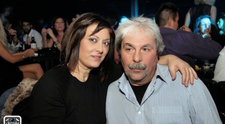 Η κίνηση της οικογένειας του Παντελίδη που συγκίνησε όλους τους παρευρισκόμενους κάτω από το σπίτι του