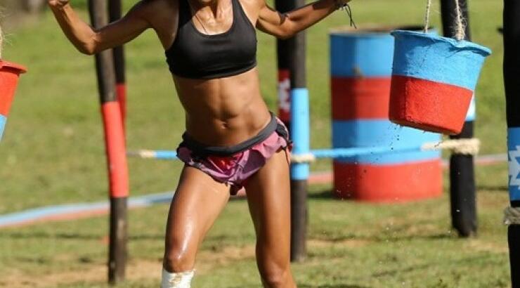 Μπουνιές και κλωτσιές από την Ειρήνη Παπαδοπούλου!