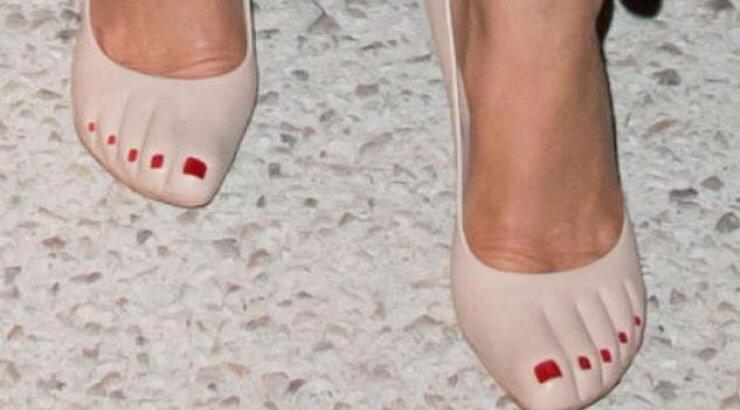 O.M.G! Ποια πριγκίπισσα φόρεσε αυτή την (απαίσια) γόβα σε επίσημη εκδήλωση;