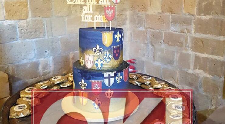 Η βάπτιση του γιου Κύπριας ηθοποιού με θέμα τους "Τρεις σωματοφύλακες"